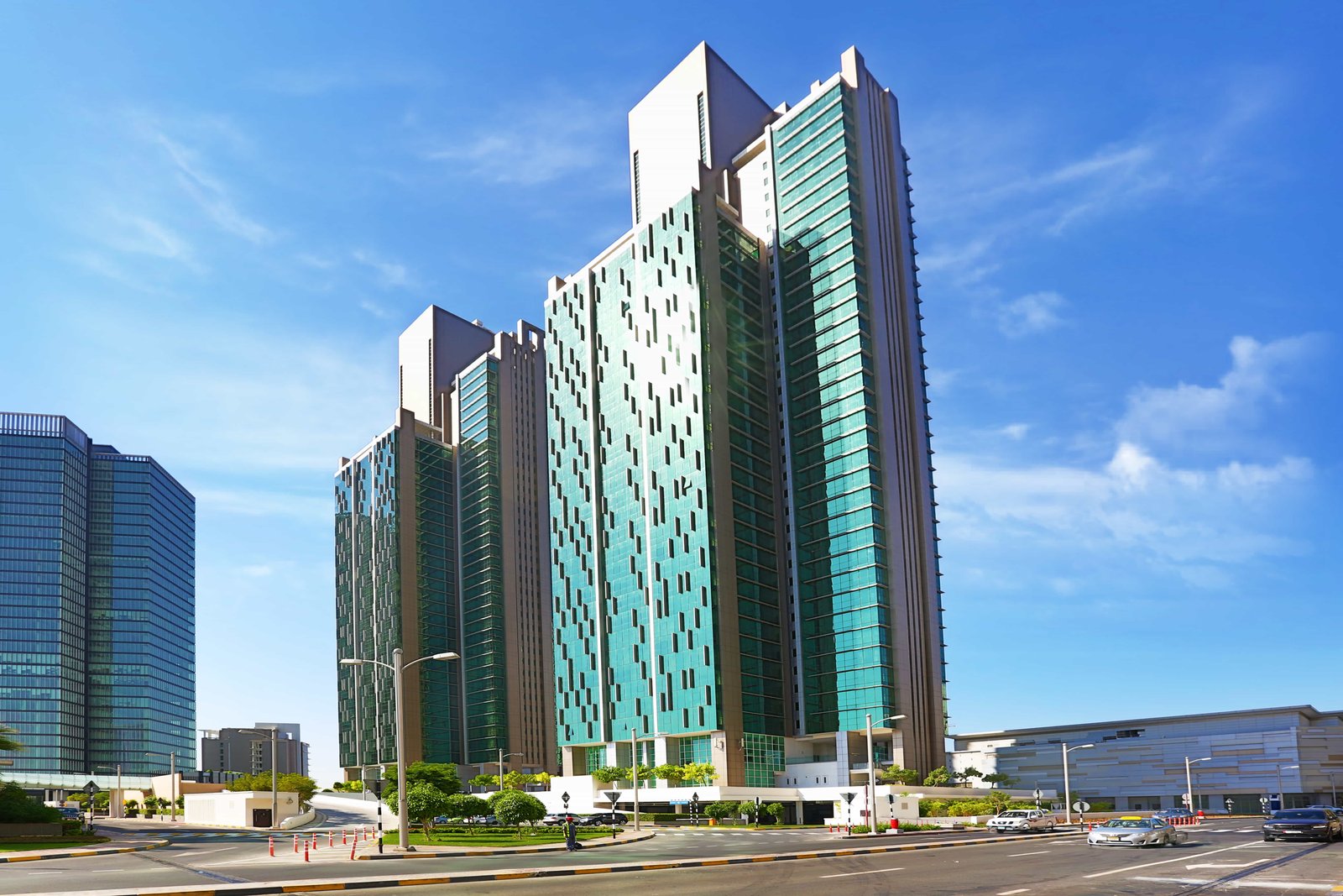 Al Durrah Tower Abu Dhabi modern glass façade highlighting premium residential design in Marina Square, Al Reem Island.